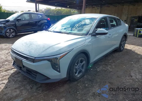 2025 Kia K4 Lxs z USA, uszkodzony, nr VIN 3KPFT4DE1SE045795